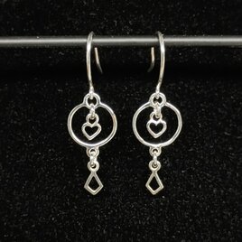 フラワーと双円錐のピアス | iichi 日々の暮らしを心地よくする