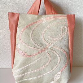 【正絹・名古屋帯リメイク】グレーに美しい桜模様の和モダンバッグ（季節先取り) やさしい桜色の帯リメイクバッグ｜和モダンな幾何花模様の上品トート