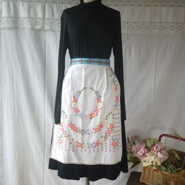 刺繍テーブルクロス イースター ひよこと花輪 ドイツ | iichi 日々の