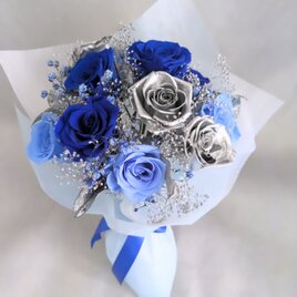 プリザーブドフラワー／黒と白薔薇のシックな3輪花束 | iichi 日々の