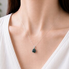 胸元に咲く高貴な紫のしずく｜天然石アメジストとスワロフスキージェム