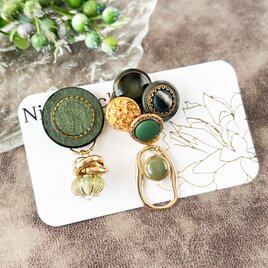 アンティーク感と花びらがたっぷりのカメオのピアス イヤリング ボタン