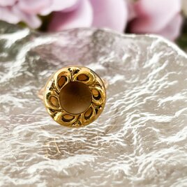 アンティーク感と花びらがたっぷりのカメオのピアス イヤリング ボタン