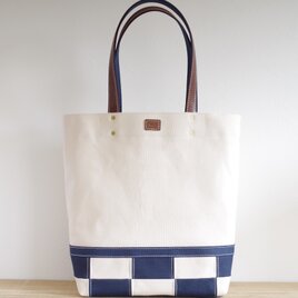 レザーハンドル 帆布 A4 縦長 トートバッグ 生成り×ブラックパッチ