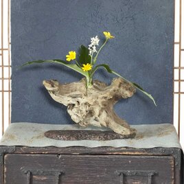 流木の花器、フラワーベース 一輪挿し 木の花瓶 wood vase 小さな花瓶