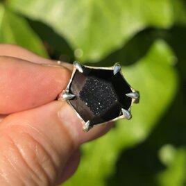 ボルダーオパール 湧き上がる遊色 3.7ct ミル打ツメ K18とシルバー925