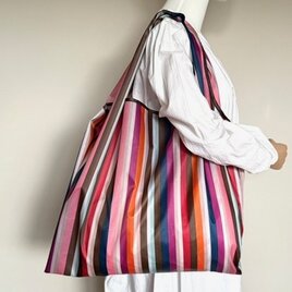 ハンドメイド バッグ 紫陽花 パッチワーク 刺し子 木綿 藍染 古布 銘仙 古布パッチワーク刺し子かばん 正藍染抜染 キューピット2 | iichi 日々