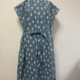 リバティタナローン スリーピング・ローズ 小さいショールカラーの 