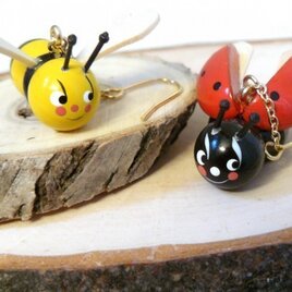 ハチとテントウムシのピアス / Biene