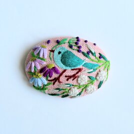 北欧風ことりとミモザの刺繍ブローチ【hokuo】#351 | iichi 日々の