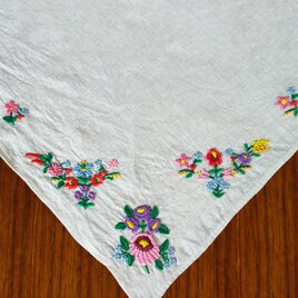 ハンガリー マチョー地方の刺繍 多用布 | iichi 日々の暮らしを