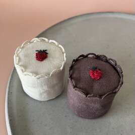 受注製作】ミモザ 刺繍 がま口 ポーチ | iichi 日々の暮らしを心地よく