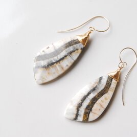 トルマリンの入った水晶の3粒ピアス（14kgf） | iichi 日々の暮らし