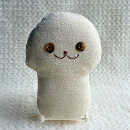 ハンドメイド ふにゃ〜た ねこのぬいぐるみ カラフル水玉 | iichi 日々