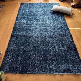 トルコヴィンテージラグ 117×207深みあるブルー メダリオン 桜色