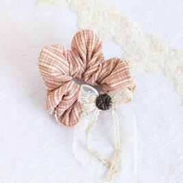 レース付きリバティ花柄シュシュ(水色) | iichi 日々の暮らしを レース付きリバティ花柄シュシュ(水色) | iichi 日々の暮らしを