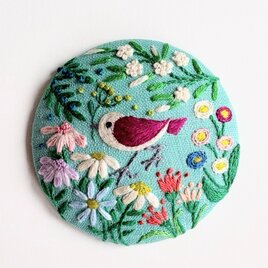 草花の刺繍ブローチ【botanical】#538 | iichi 日々の暮らしを心地よく