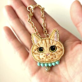 シャム猫 バッグチャーム】手刺繍 2way仕様(ブローチ) ブルーアイ 猫の