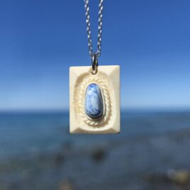 蝦夷鹿の角 透かし彫り ペンダント | iichi 日々の暮らしを心地よく