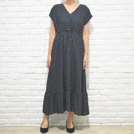 大きいサイズ】クラシカルなドット柄Vネックワンピース ブラック