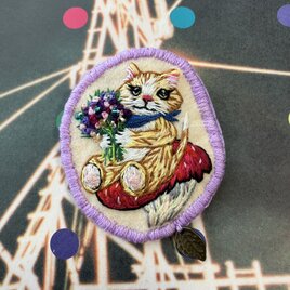 パグ刺繍ブローチ・チャーム 物静かなパグ | iichi 日々の暮らしを