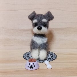 羊毛フェルト 毛糸で遊ぶグレーの猫ちゃん | iichi 日々の暮らしを