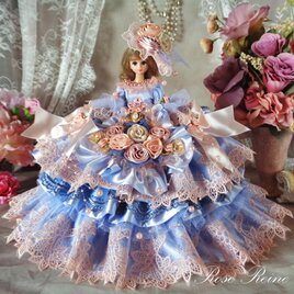アンネローゼ王妃 高貴なゴージャスバイオレットが煌めく気品に満ちた