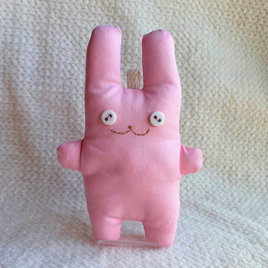 ピンクの猫のぬいぐるみ「ふにゃ〜た」 | iichi 日々の暮らしを