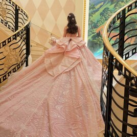 実例写真！ウェディングドレス プリンセスライン 光沢サテン 可愛い