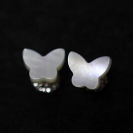 ブラックオニキス・バタフライのスタッドピアス（8×6mm・チタンポスト