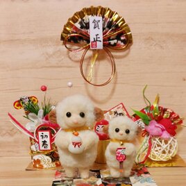 羊毛フェルト ダックスフンド 餌・ダックス柄の下敷き付き | iichi