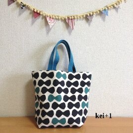 リボンいっぱいバイカラーの帆布トートバッグ