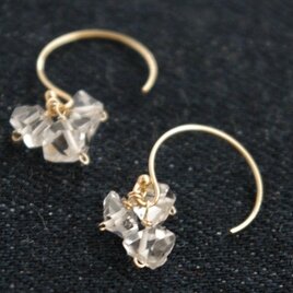 ハーキマークォーツのフープピアス