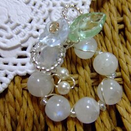 ムーンストーン丸玉　７ミリ　ペンダントトップアレンジ