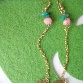 リーフとゴールドチェーンピアス