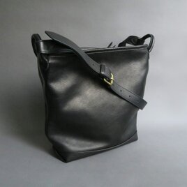bucket shoulder bag (black)