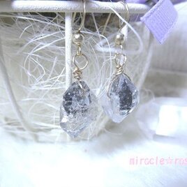 ダブルポイントクリスタルのピアス