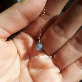 ラブラドライトのドロップカットネックレス　Aubine