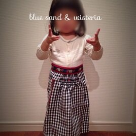 少女のためのエプロン〈黒〉3ー6歳