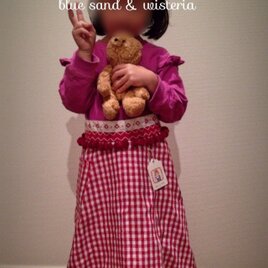 少女のためのエプロン〈赤〉3ー6歳 カチュームつき