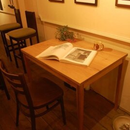 クルミのテーブル