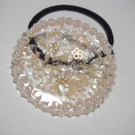 サクラ咲く　パールとシェルのヘアゴム