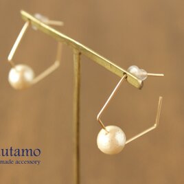 コットンパールの五角形ピアス(14kgf)