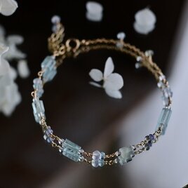 アクアマリンと天然石のブレスレット