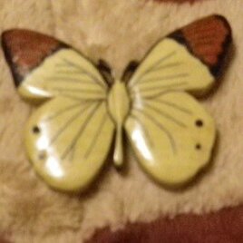 木象嵌の白蝶のブローチの画像