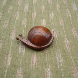 カタツムリのブローチの画像