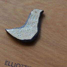 陶器のブローチ HATO