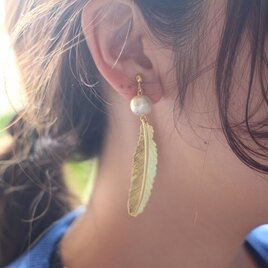Feather Cotton Pearl Earringsの画像