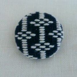 こぎん刺し　ブローチ（直径 3.0cm）