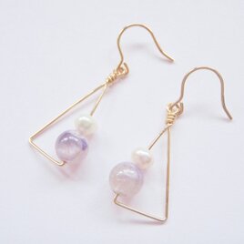 エンジェルシリカと淡水パールの三角ピアス